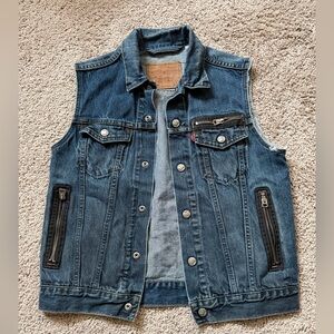 Levi's trucker Denim Vest size Large